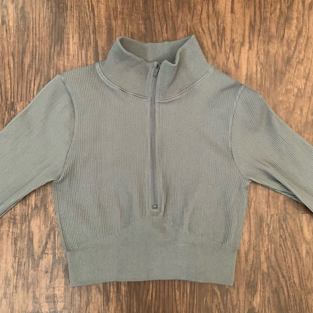 NWT Grey Halara Cropped Sport Top